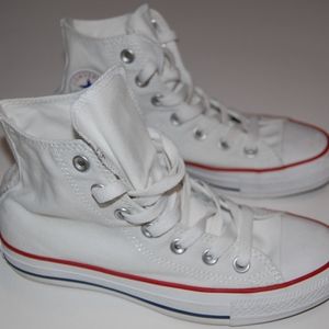 White High Top Converse SIZE 6